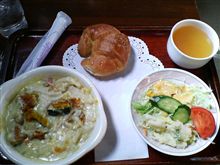 お昼はおいしいコーヒーと