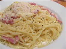 今日のランチは、「La Pausa」のカルボナーラ