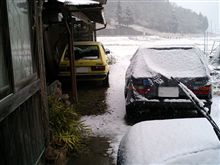 雪が降る中、異音対策。