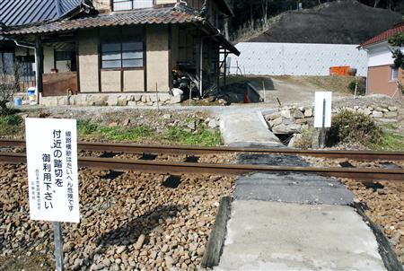 共産・山添議員､地域住民が使用し踏み固められた「勝手踏切」ターゲットにした警察による撮り鉄への"みせしめ"摘発の被害者か  [Stargazer★]->画像>20枚 