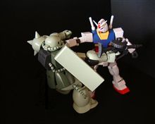 機動戦士ガンダム 第1話『ガンダム大地に立つ!!』のワンシーン 機動戦士ガンダム 第1話『ガンダム大地に立つ!!』のワンシーン