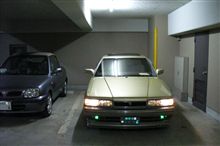 で＠