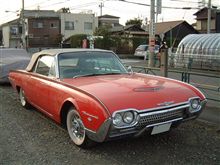 近所で見つけた旧車（サンダーバード）