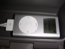 日産も対応 iPod ますます優位