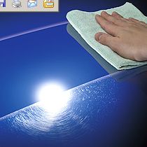 塗り込むだけで小キズを解消！「光鏡面WAX」