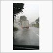 ♪激しい雨が…