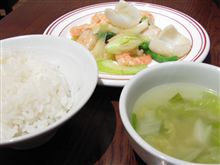 今日のランチは、「DRAGON RED RIVER」の海鮮と旬菜の沙茶醤炒め1,300円