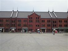 赤レンガ倉庫を通過して