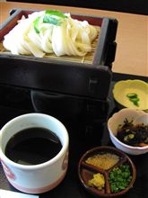 今日のランチは、「味の民芸」せいろうどん３枚