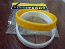 LIVESTRONGから広がるカラーバンドの輪