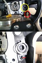 フォルクスワーゲンゴルフⅣのエアバッグを外す時（国産車と違ってネジじゃない）