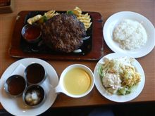 今日のランチも爆食三昧なのか？　Σ(￣□￣;)　メガバトル対決第一弾！(^o^)ﾉｼ
