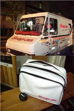 バンＢＡＧ　(＞。＜)