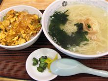 今日のランチは、「天宝」の特丼＋らーめん９００円
