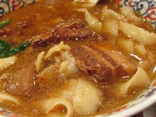 今日のランチは、「ミスター陳ダイニング」の角煮刀削麺