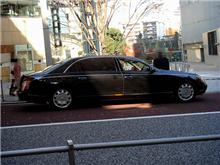 運転手つきで乗る車