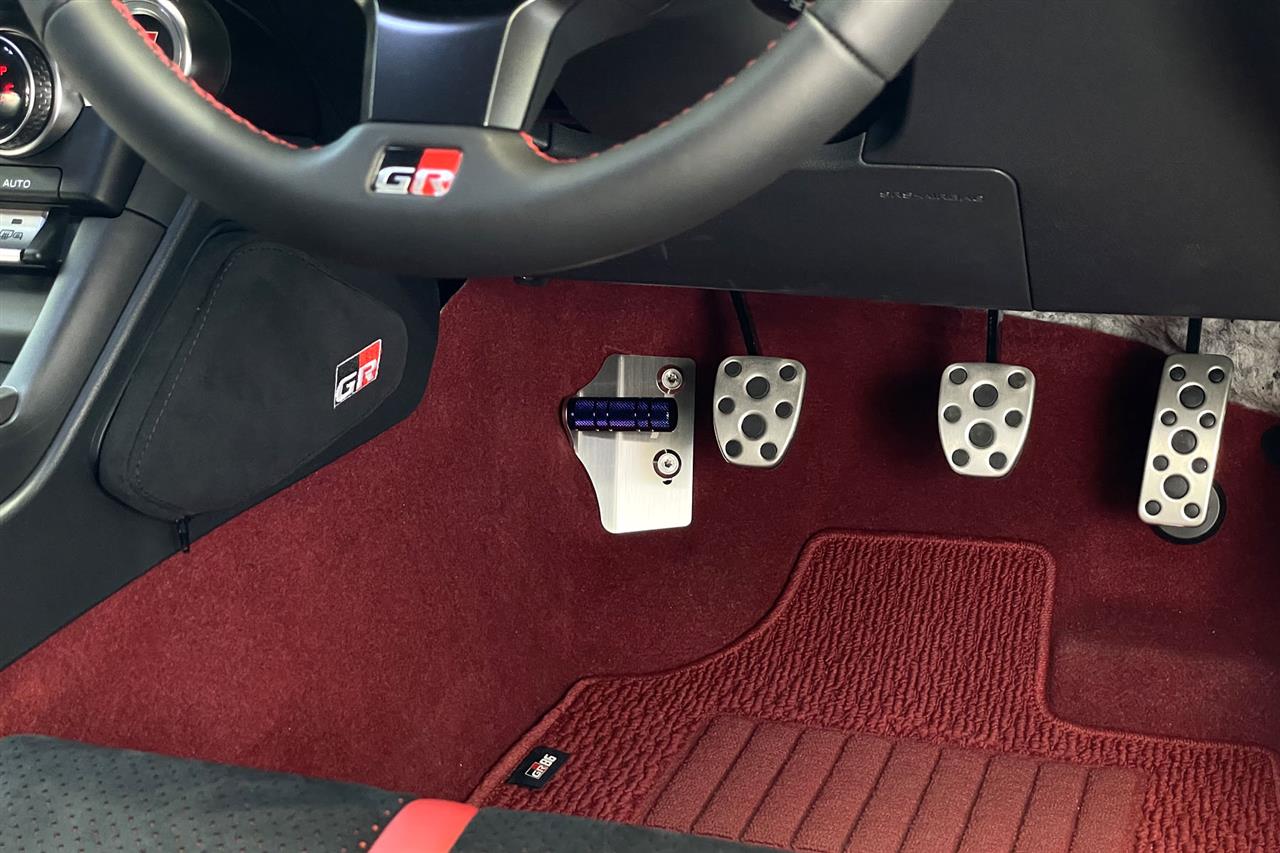 限定50個 GR86/BRZ MT車用】PVDチタンバー仕様のフットレスト