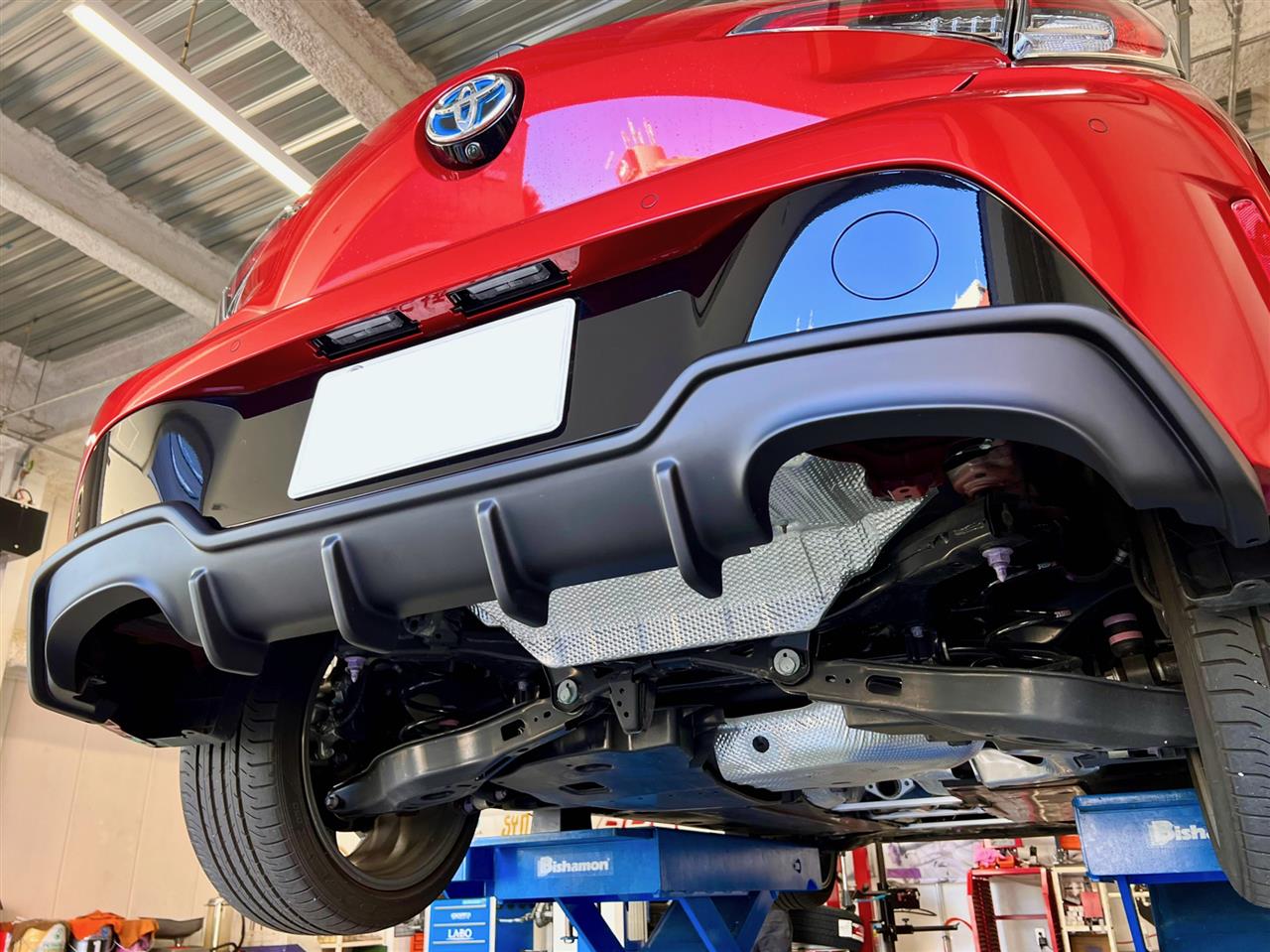 ＊たた引き取り限定　トムスバレルチタンテールトヨタカローラスポーツ用マフラ たた様専用引き取り限定 トムスバレルチタンテールトヨタ