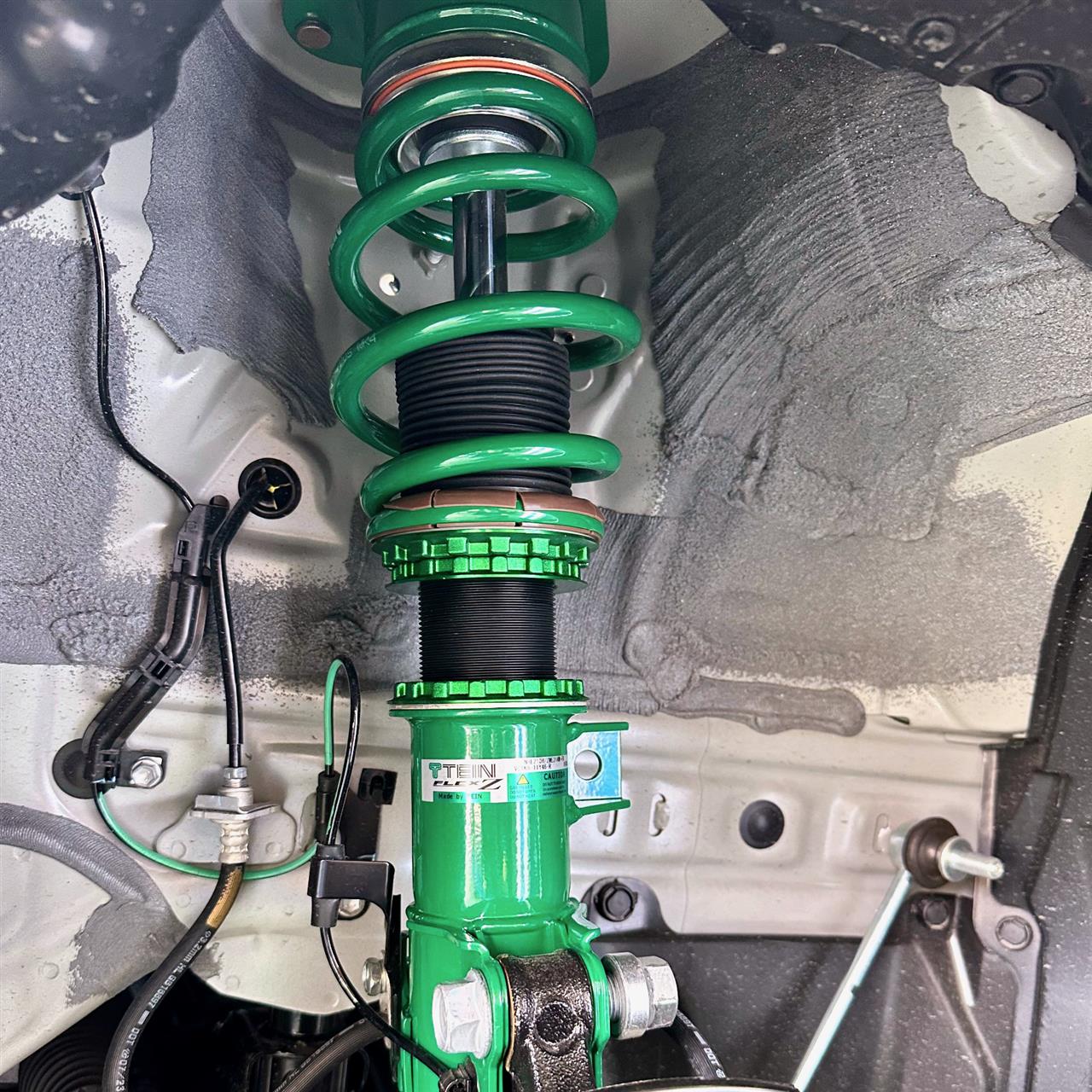 TEIN FLEX Z”でオトナなローダウンフォルムに仕立てましたが