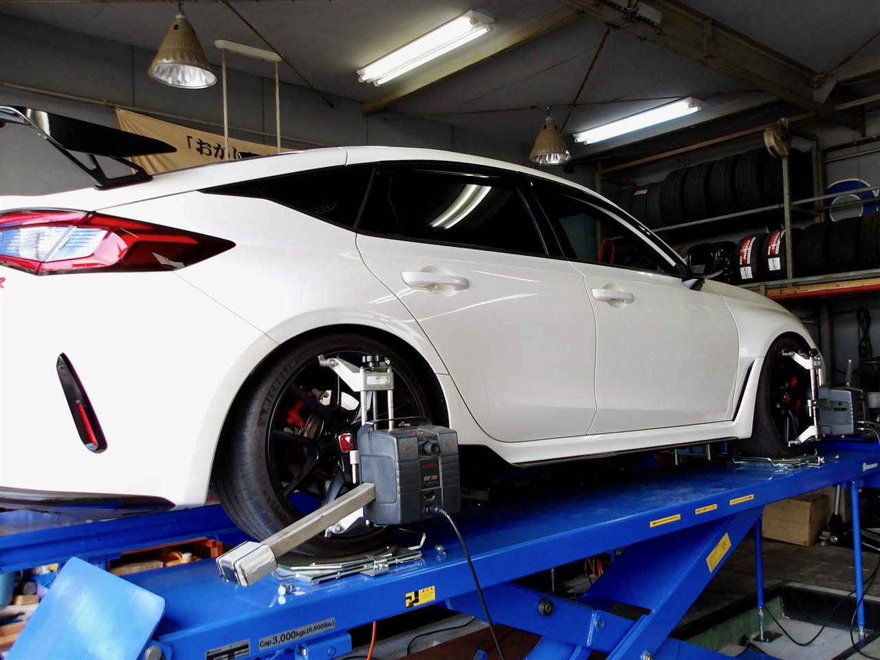 RS-R Ti2000 DOWN”で車高を落としました。純正の足回りのまま