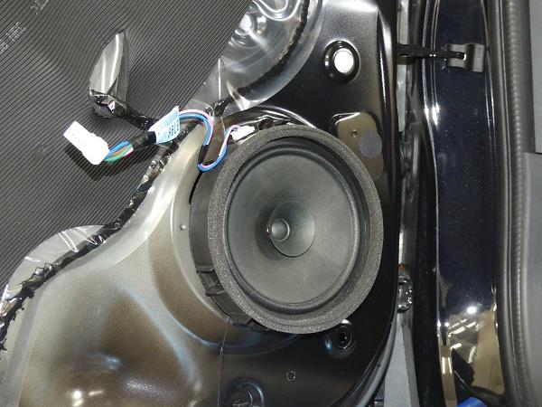 三菱 アウトランダーPHEVにソニックデザインの取付です。 | 車の