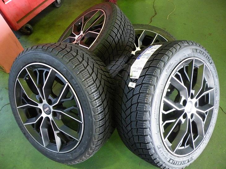 冬の準備完了ボルボV40 スタッドレスタイヤ X－ICE SNOW 225