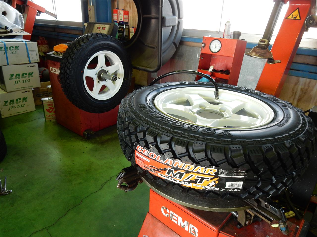 SHINYA | @xcomp_tires JB23ジムニーに装着です❗️ GLADIATOR M