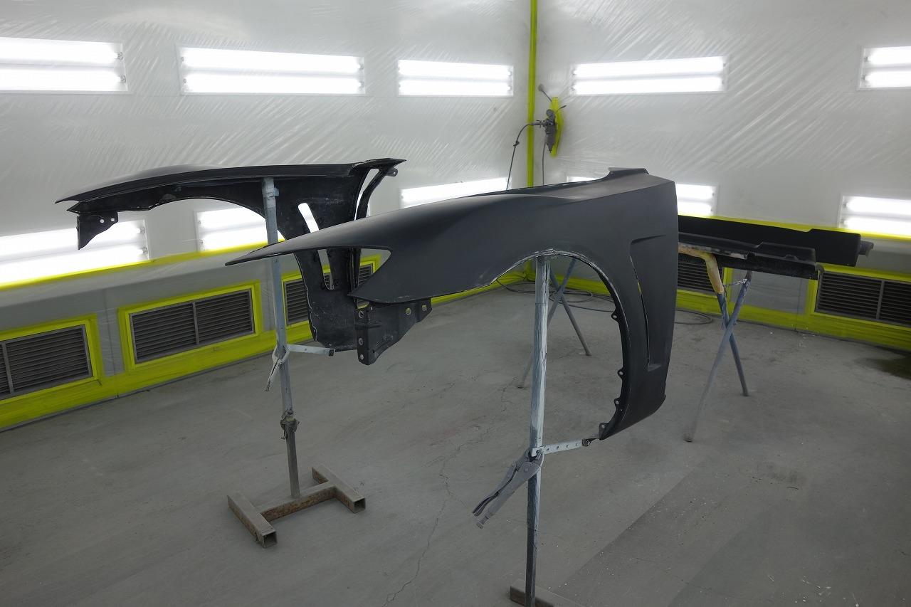 立川市の車の板金塗装修理工場　ガレージローライドのマツダ　RX-8のTifariaRacing製フロントGTフェンダ・RE雨宮製サイドディフューザーHI-CF塗装・取り付けです。