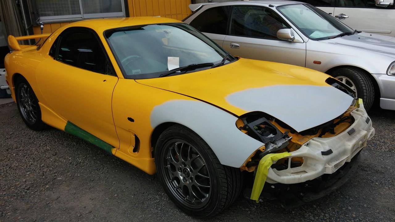 立川市の車の板金塗装修理工場　ガレージローライドのマツダ　RX-7のいたずらキズ等の板金　修理　塗装　です。