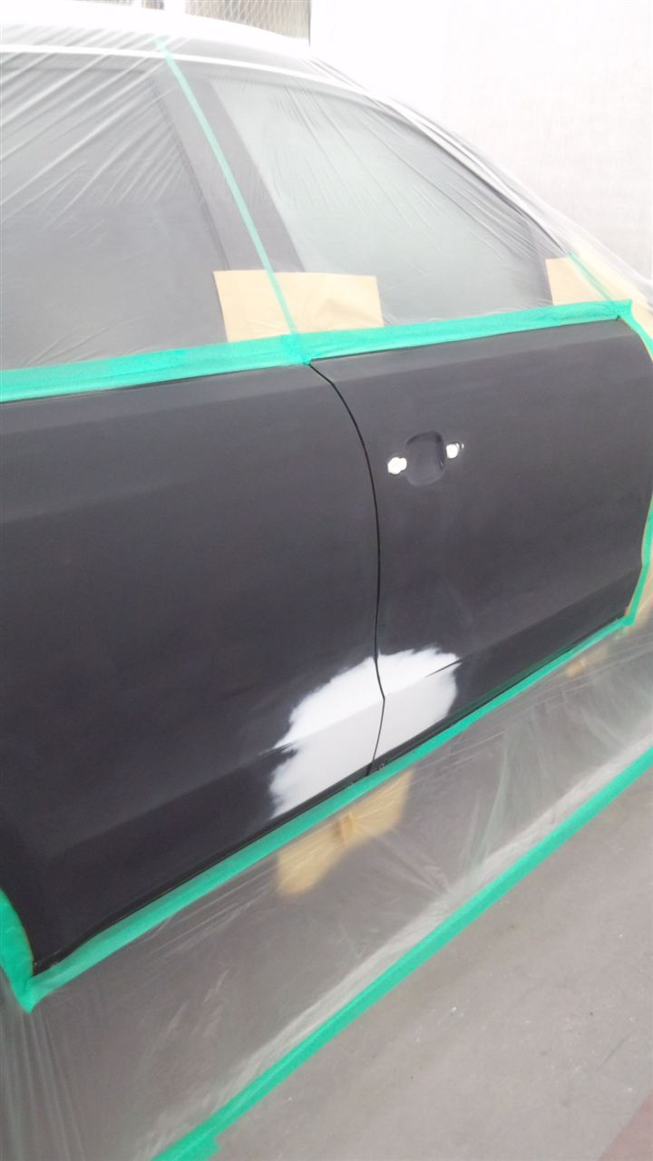 東京都立川市の車の板金塗装修理工場　ガレージローライドのスバル　レガシィの前まわりのキズ　へこみ　の板金　修理　塗装　です。