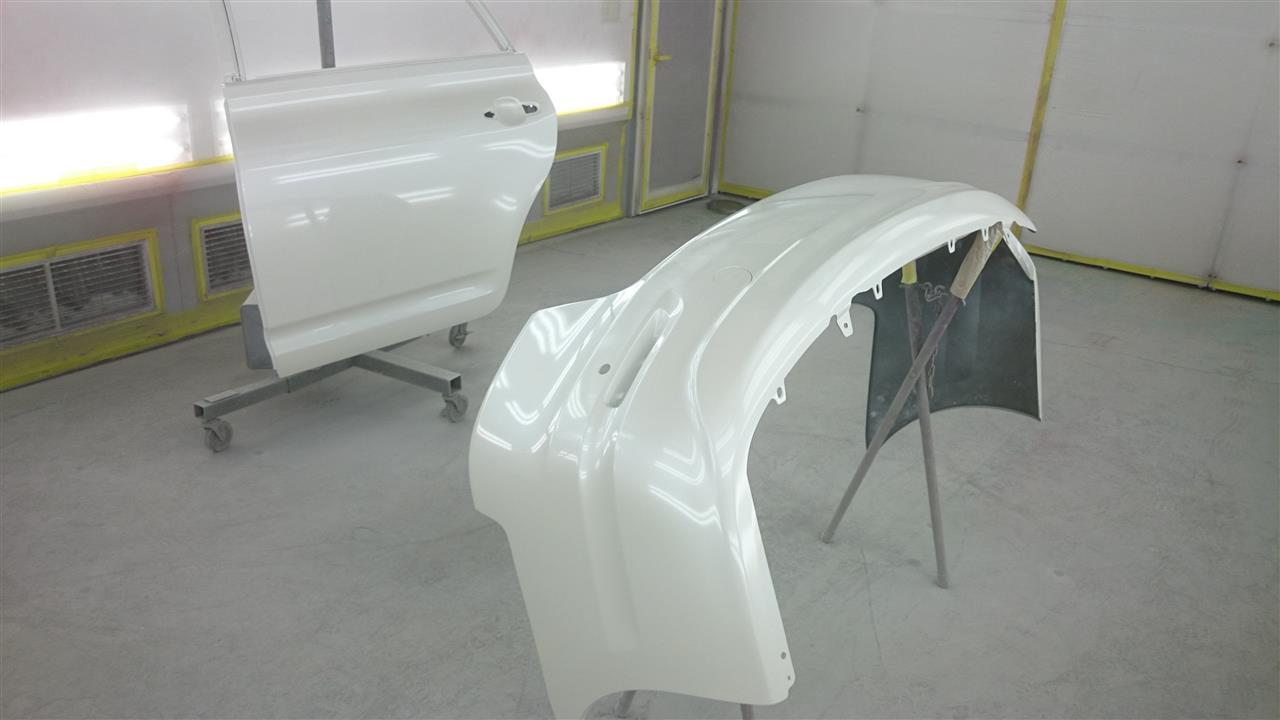東京都立川市の車の板金塗装修理工場　ガレージローライドのトヨタ　マークXジオの左側面・リヤまわりのキズ　へこみ　の板金　修理　塗装　です。