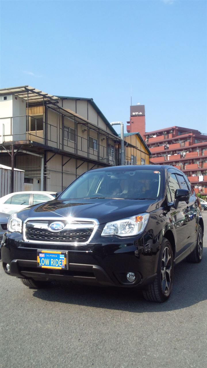 東京都立川市の車の板金塗装修理工場　ガレージローライドのスバル　フォレスターの新車のボディー磨き＆ウェルムガラスコーティング　です。