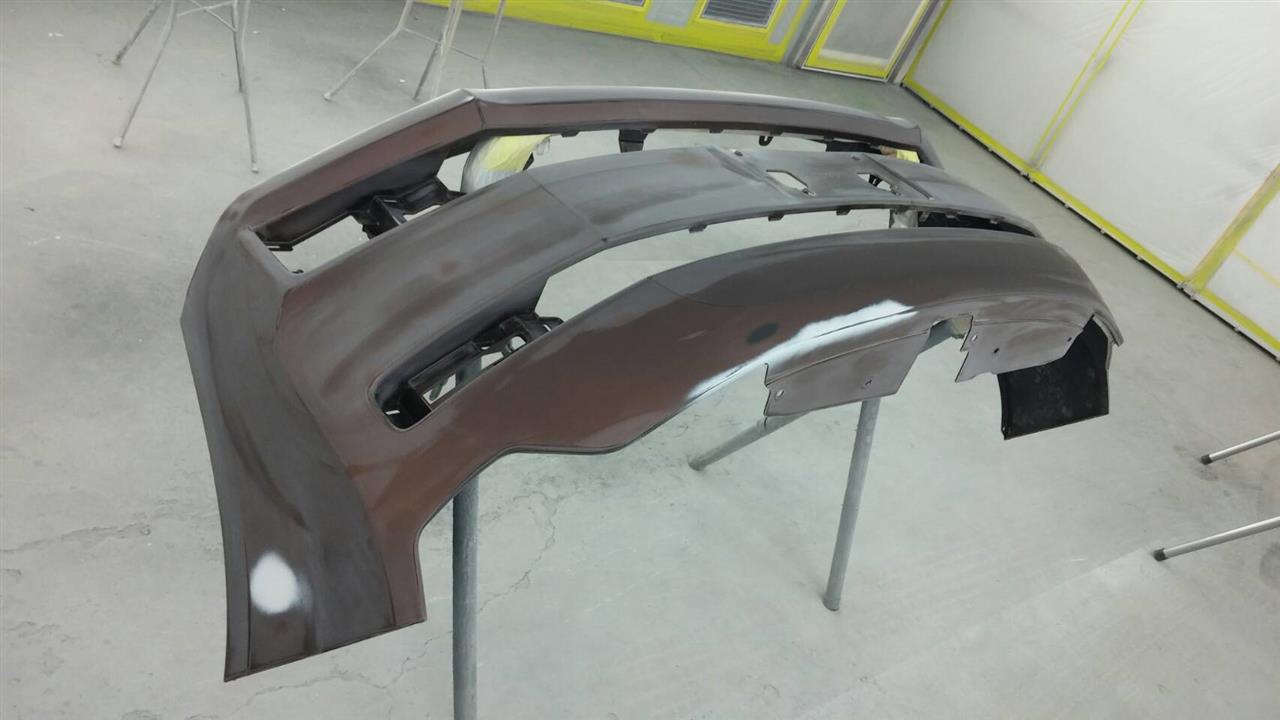 立川市の車の板金塗装修理工場　ガレージローライドのトヨタ　スペイドの左フロントフェンダ等のキズ　へこみ　の板金　修理　塗装　です。