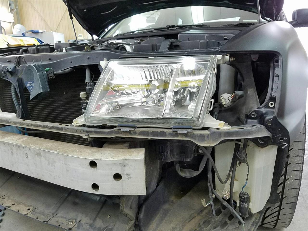 立川市の車の板金塗装修理工場　ガレージローライドのトヨタ　セルシオのフロントバンパ、フロントフェンダ等のキズ　へこみ　の板金　修理　塗装　です。