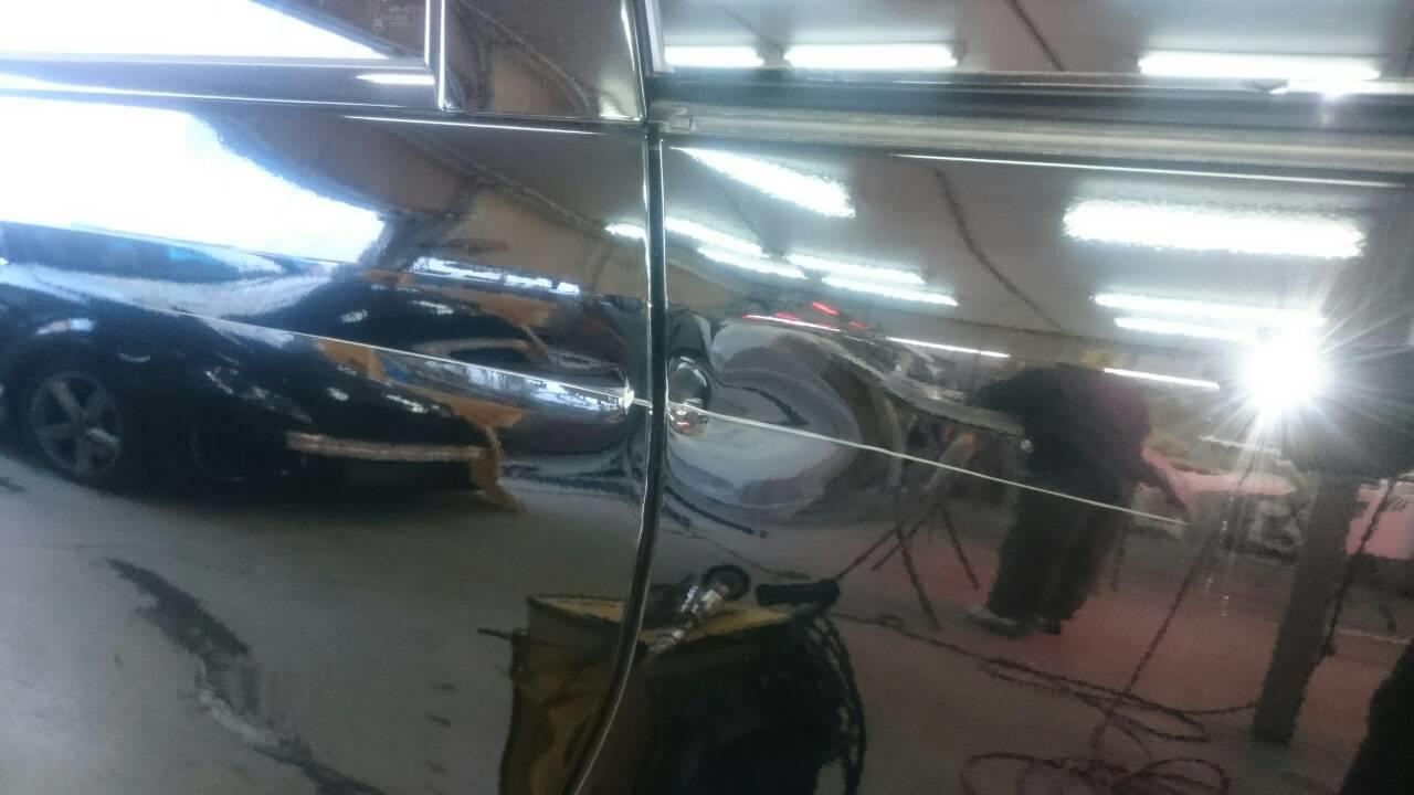 立川市の車の板金塗装修理工場　ガレージローライドのトヨタ　アルファードの左スライドドア・リヤフェンダのキズ　へこみ　の板金　修理　塗装　です。