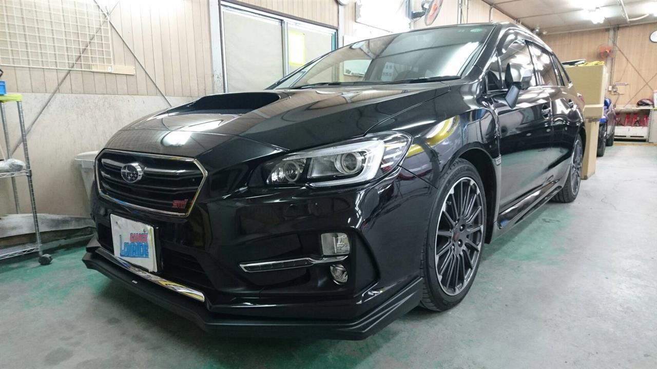 立川市の車の板金塗装修理工場　ガレージローライドのスバル　レヴォーグのSTIエアロパーツ塗装　取付等　です。