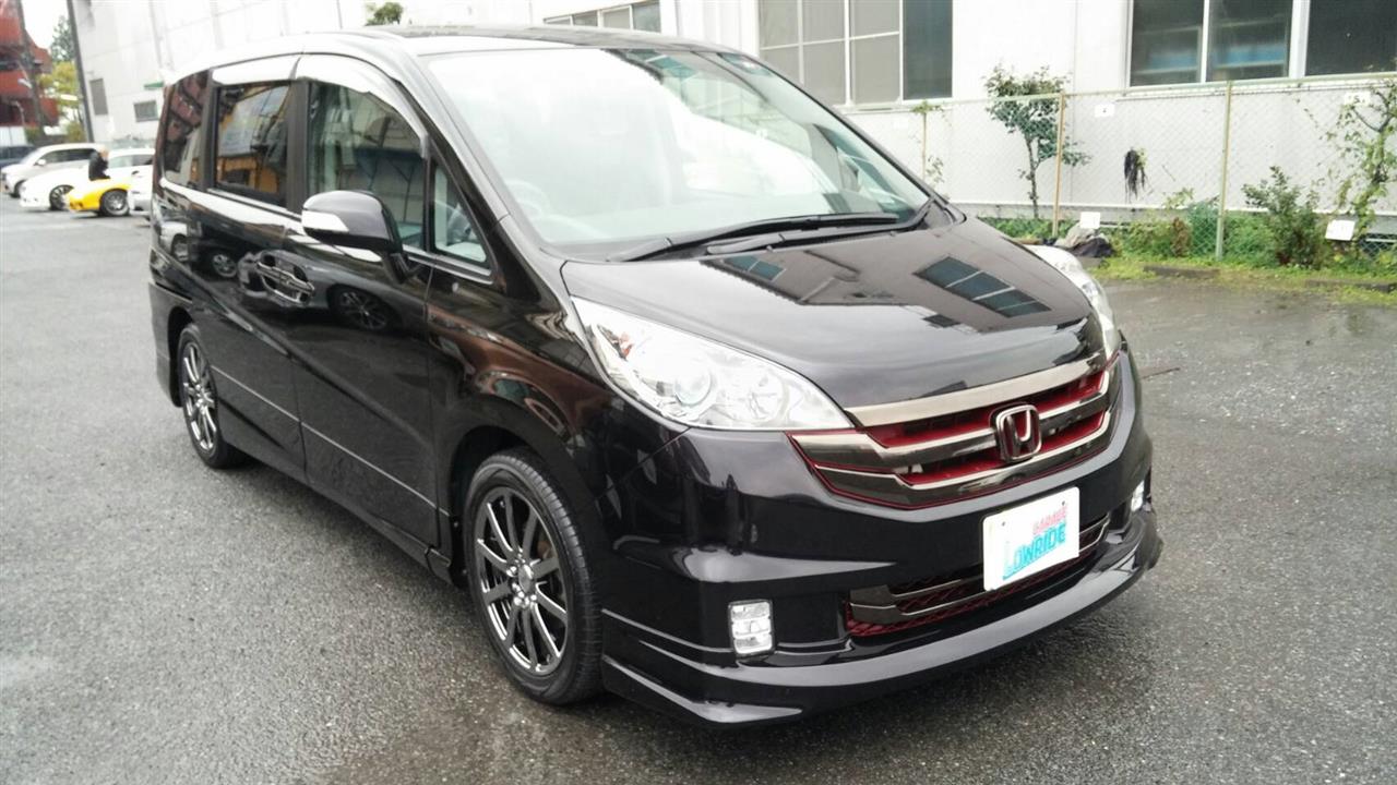 立川市の車の板金塗装修理工場　ガレージローライドのホンダ　ステップワゴンのカスタムペイント等です。