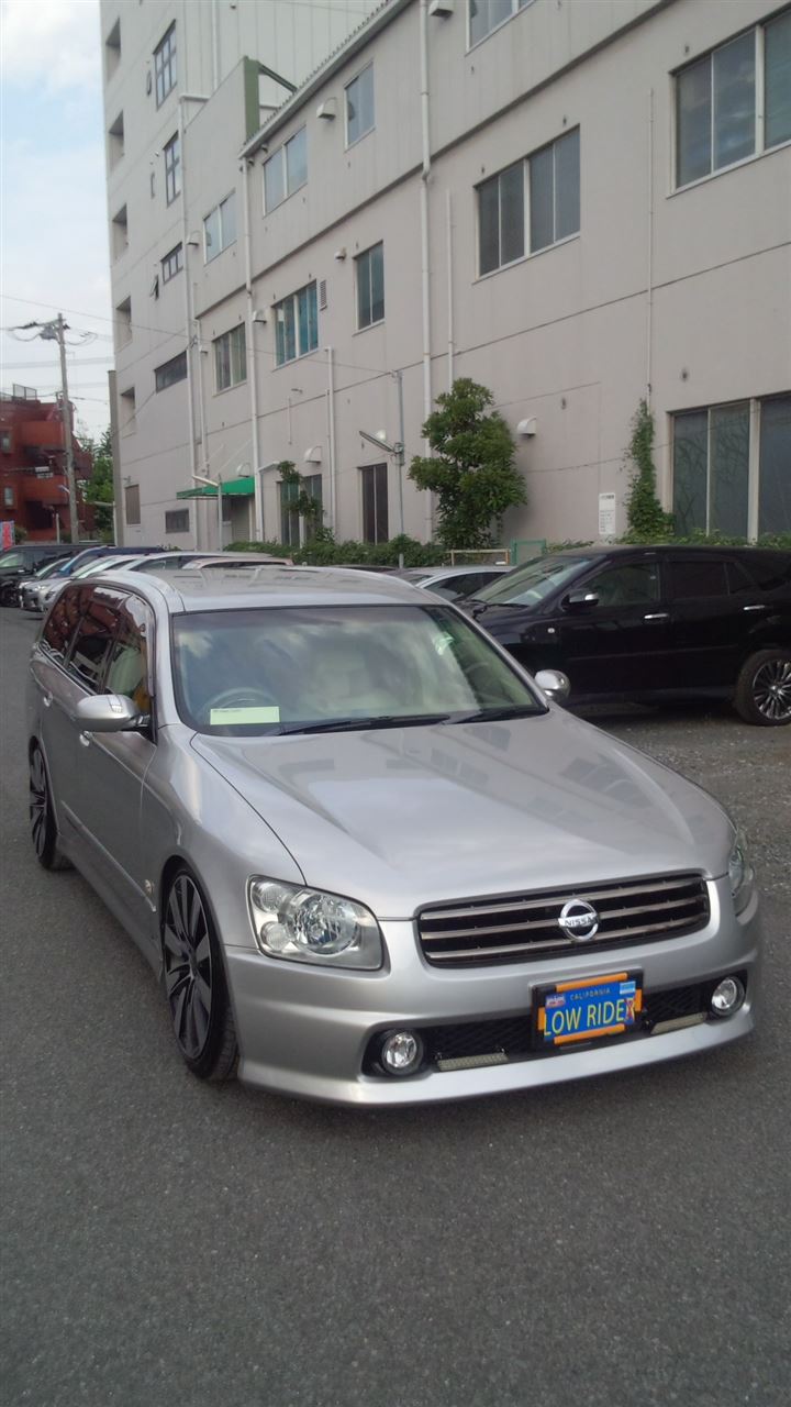東京都立川市の車の板金塗装修理工場　ガレージローライドの日産　ステージアのリヤまわりのキズ　へこみ　の板金　修理　塗装　です。