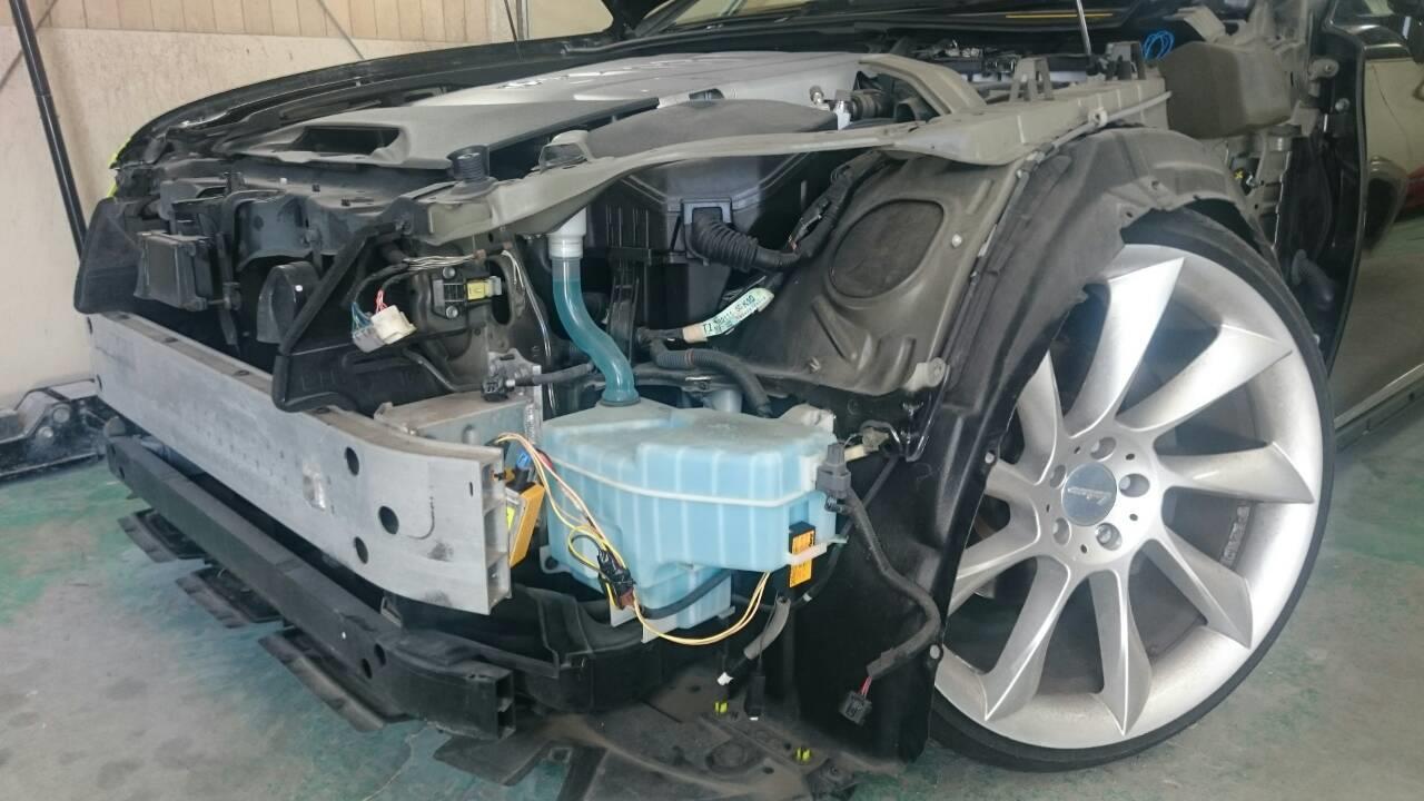 東京都立川市の車の板金塗装修理工場　ガレージローライドのトヨタ　レクサスのエアロパーツ　塗装　取付　です。