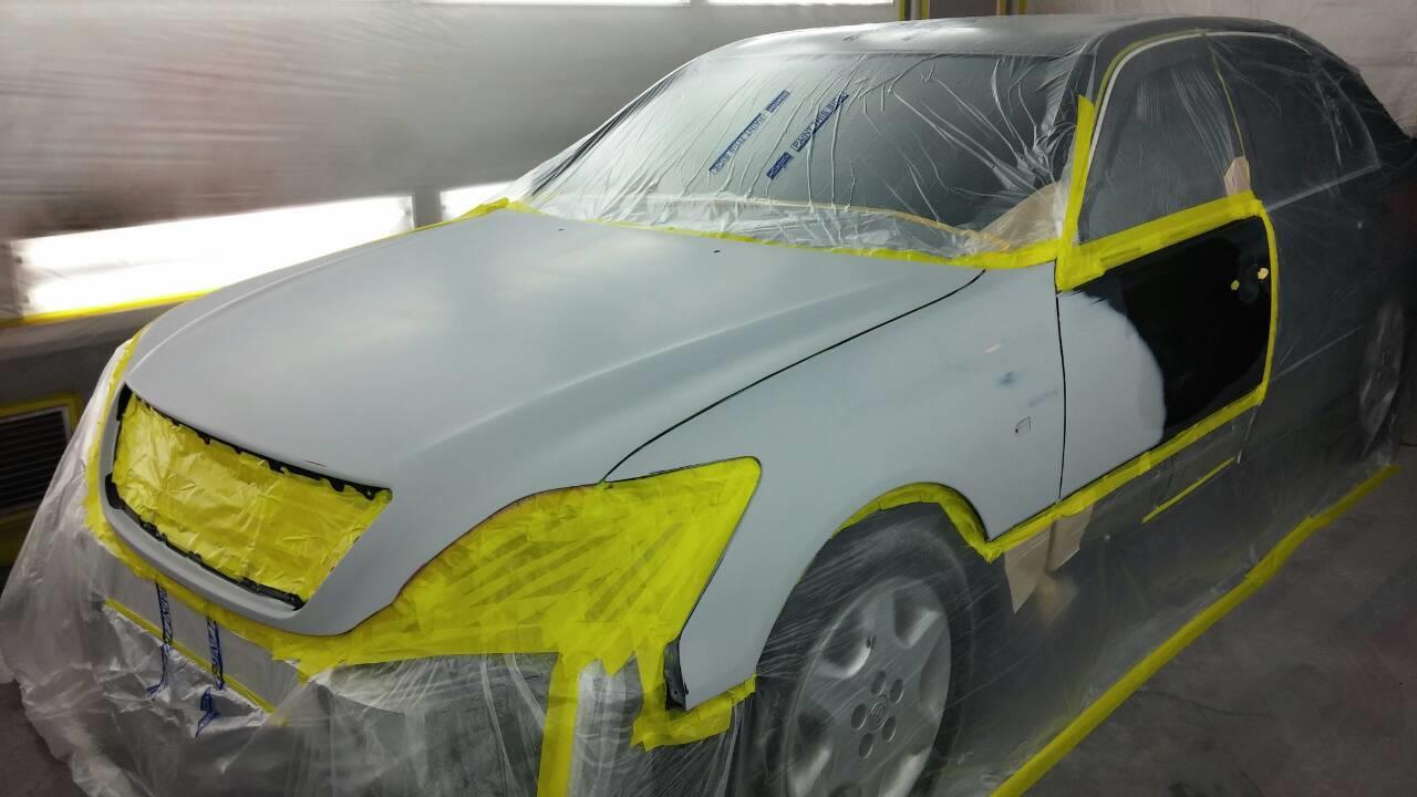 東京都立川市の車の板金塗装修理工場　ガレージローライドのトヨタ　セルシオの左側面等のキズ　へこみ　の板金　修理　塗装　です。
