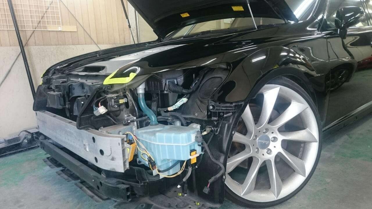 東京都立川市の車の板金塗装修理工場　ガレージローライドのトヨタ　レクサスのエアロパーツ　塗装　取付　です。