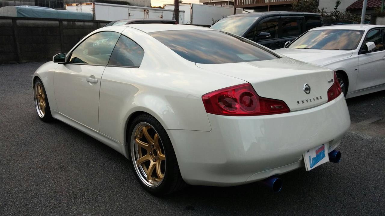 立川市の車の板金塗装修理工場　ガレージローライドの日産　スカイラインのニスモ製フロントバンパ塗装・取り付けです。