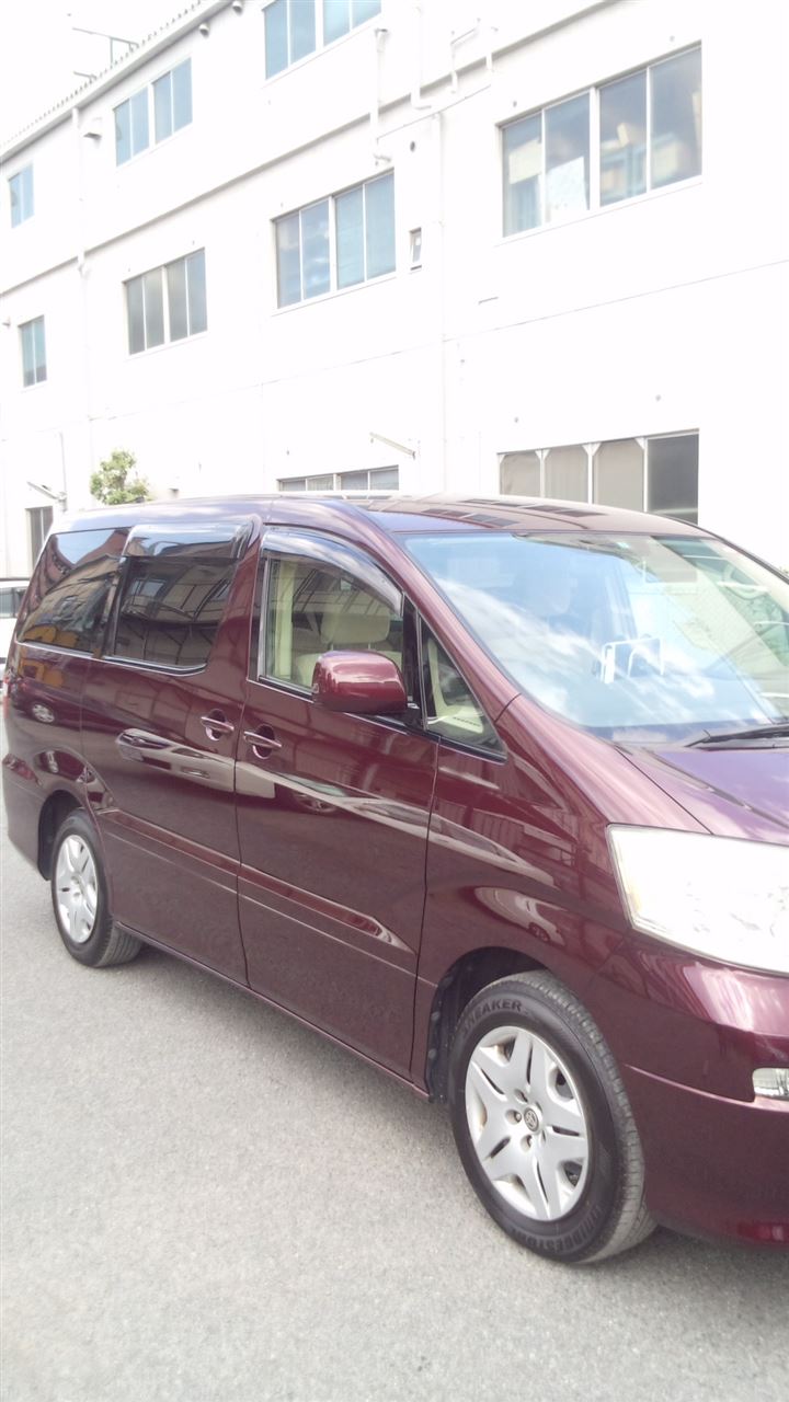 東京都立川市の車の板金塗装修理工場　ガレージローライドのトヨタ　アルファードの右側面の車両保険を使ったキズ　へこみ　の板金　修理　塗装　です。