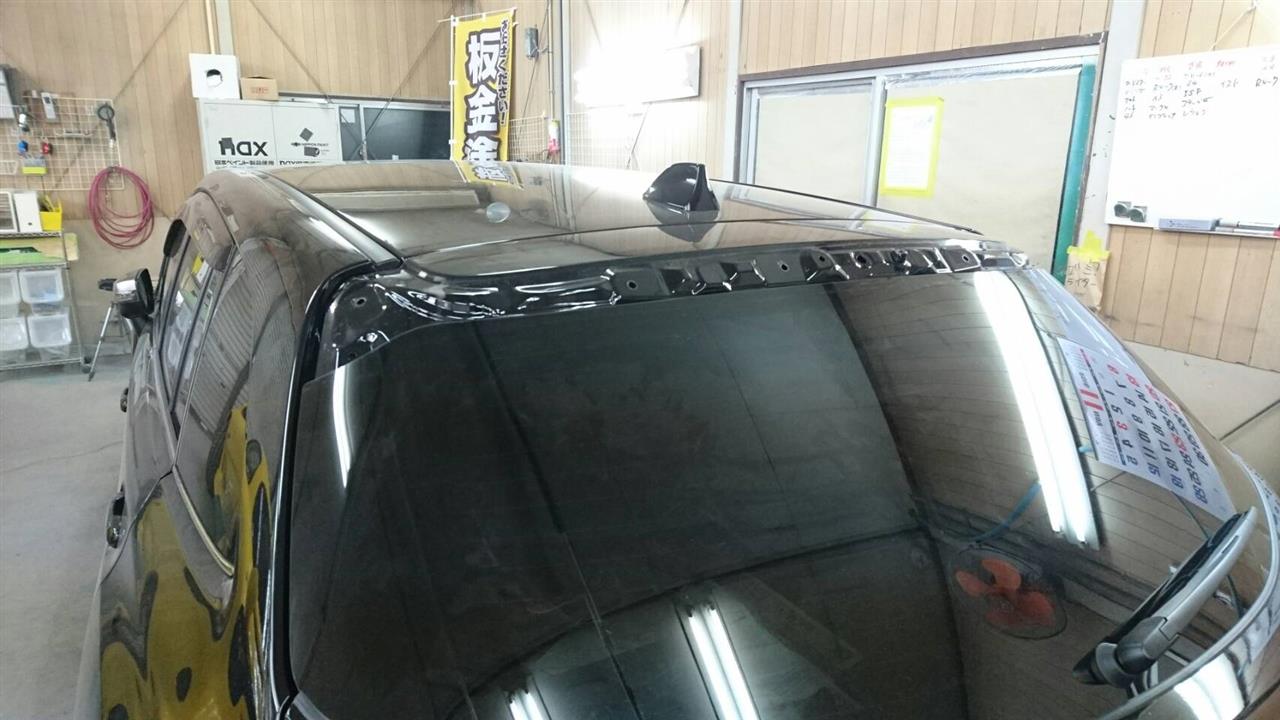 立川市の車の板金塗装修理工場　ガレージローライドのスバル　レヴォーグのSTIエアロパーツ塗装　取付等　です。