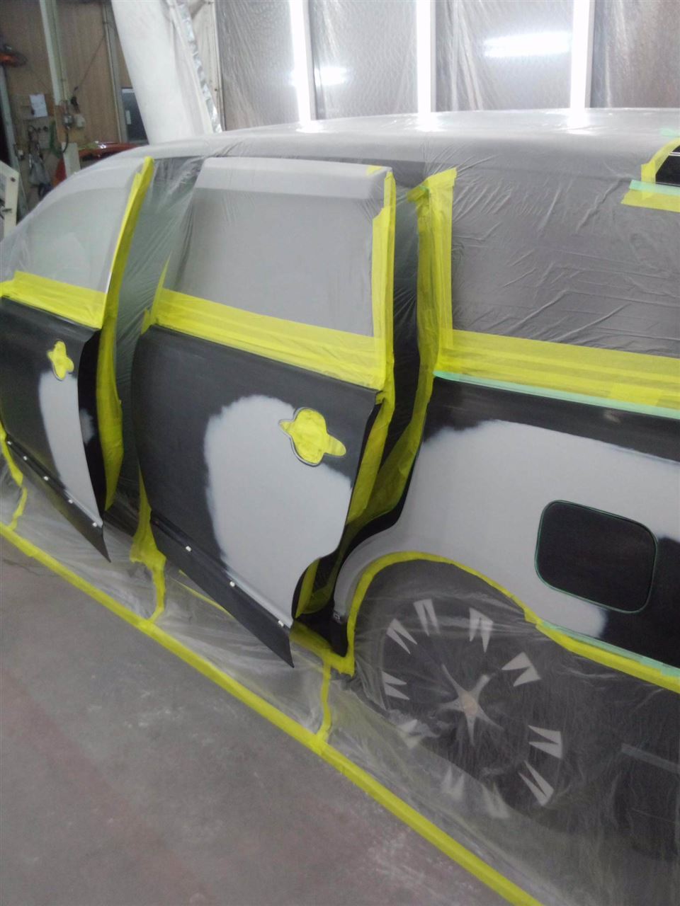 東京都立川市の車の板金塗装修理工場　ガレージローライドのホンダ　オデッセイの左側面のキズ　へこみ　の板金　修理　塗装　です。