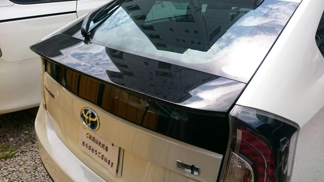 東京都立川市の車の板金塗装修理工場　ガレージローライドのトヨタ　プリウスG'sのエアロパーツ塗装　取付　です。