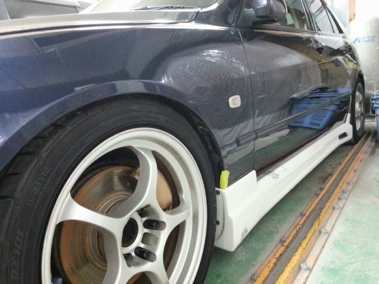 東京都立川市の車の板金塗装修理工場　ガレージローライドのトヨタ　アルテッツァのエアロパーツ　塗装　取付　です。