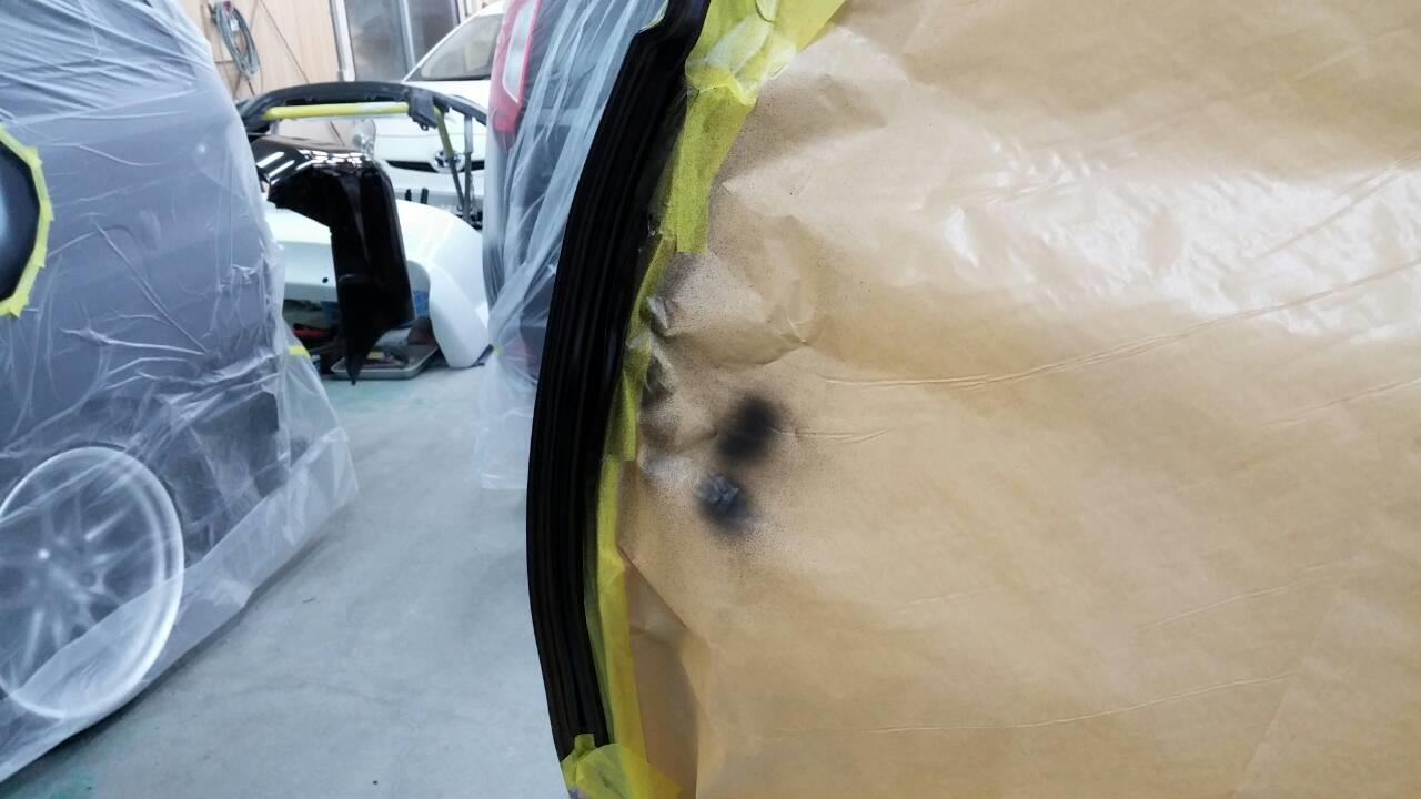 立川市の車の板金塗装修理工場　ガレージローライドのトヨタ　アルファードの左スライドドア・リヤフェンダのキズ　へこみ　の板金　修理　塗装　です。