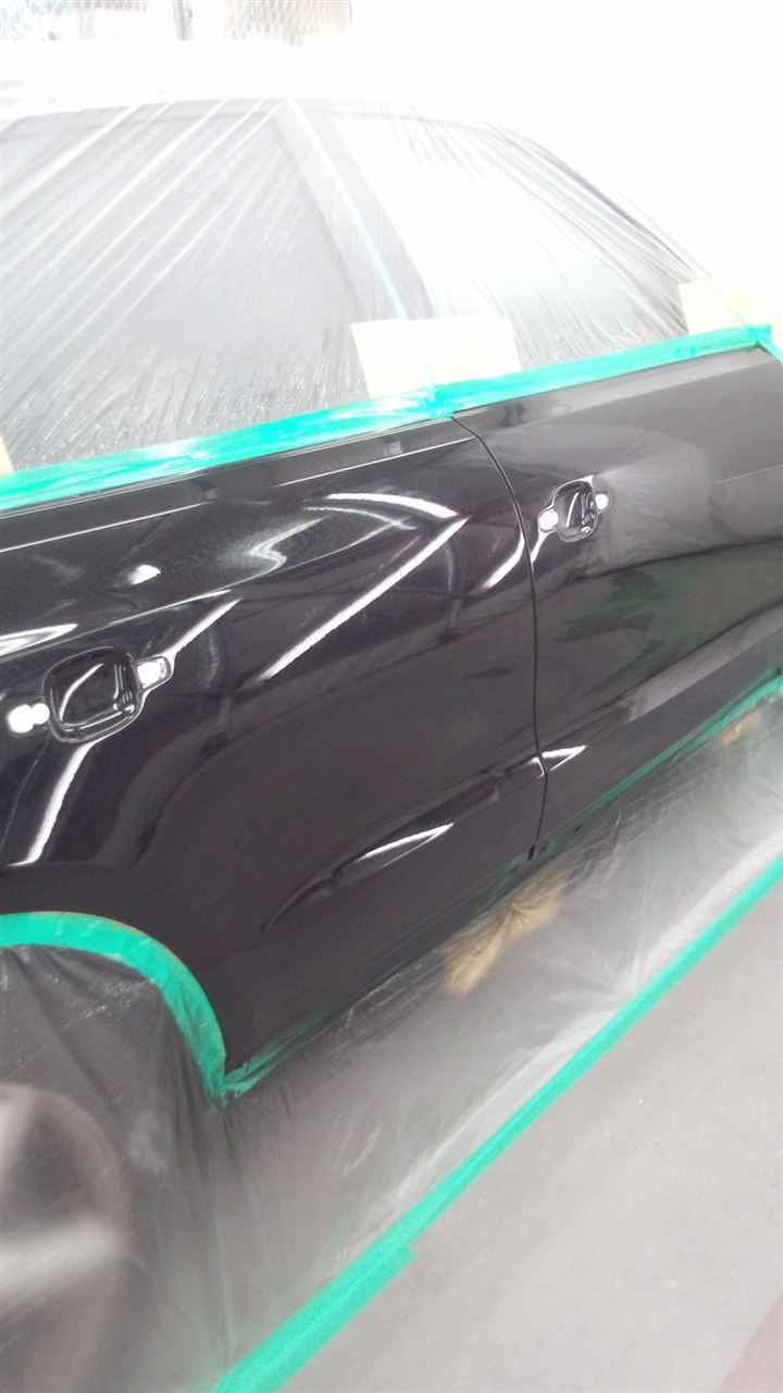 東京都立川市の車の板金塗装修理工場　ガレージローライドのスバル　レガシィの前まわりのキズ　へこみ　の板金　修理　塗装　です。