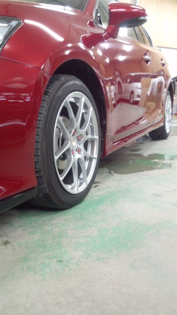 東京都立川市の車の板金塗装修理工場　ガレージローライドのトヨタ　レクサスの車両保険を使った左側面のキズ　へこみ　の板金　修理　塗装　です。